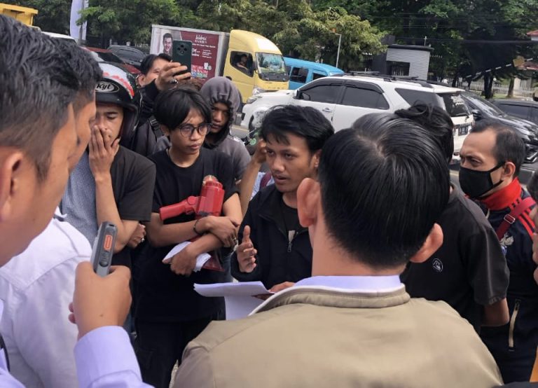 e1688395-16b3-444c-9390-2fcab90a0f6d