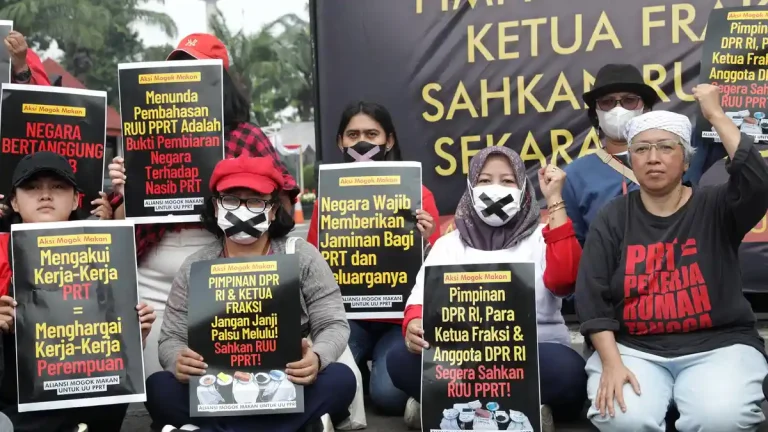 aksi-mogok-makan-desak-pengesahan-ruu-pprt_20230814_134305