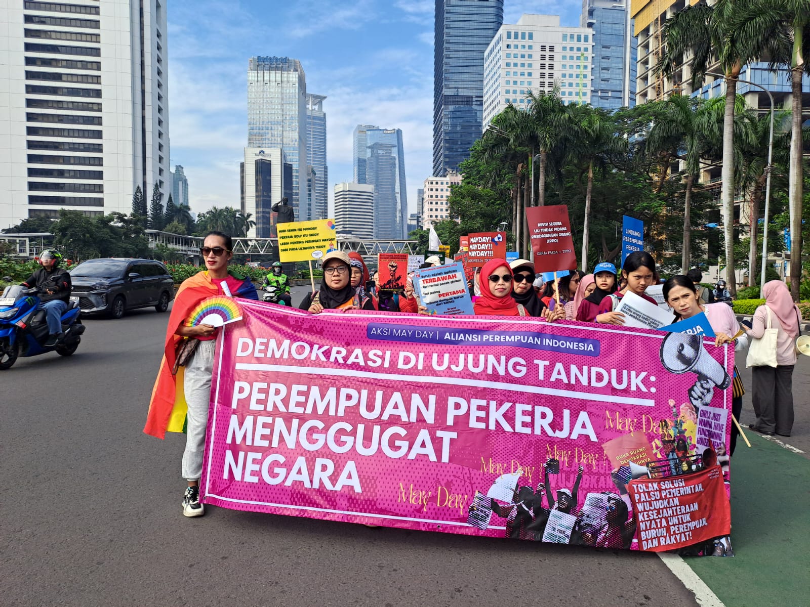 May Day 2026 API: Demokrasi di Ujung Tanduk, Perempuan Pekerja Menggugat Negara