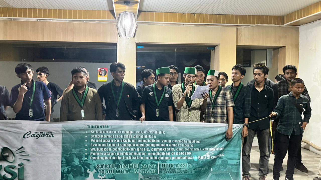 HMI Gowa Raya Gelar Demonstrasi Hardiknas, DPRD Sulsel Disegel Simbolik