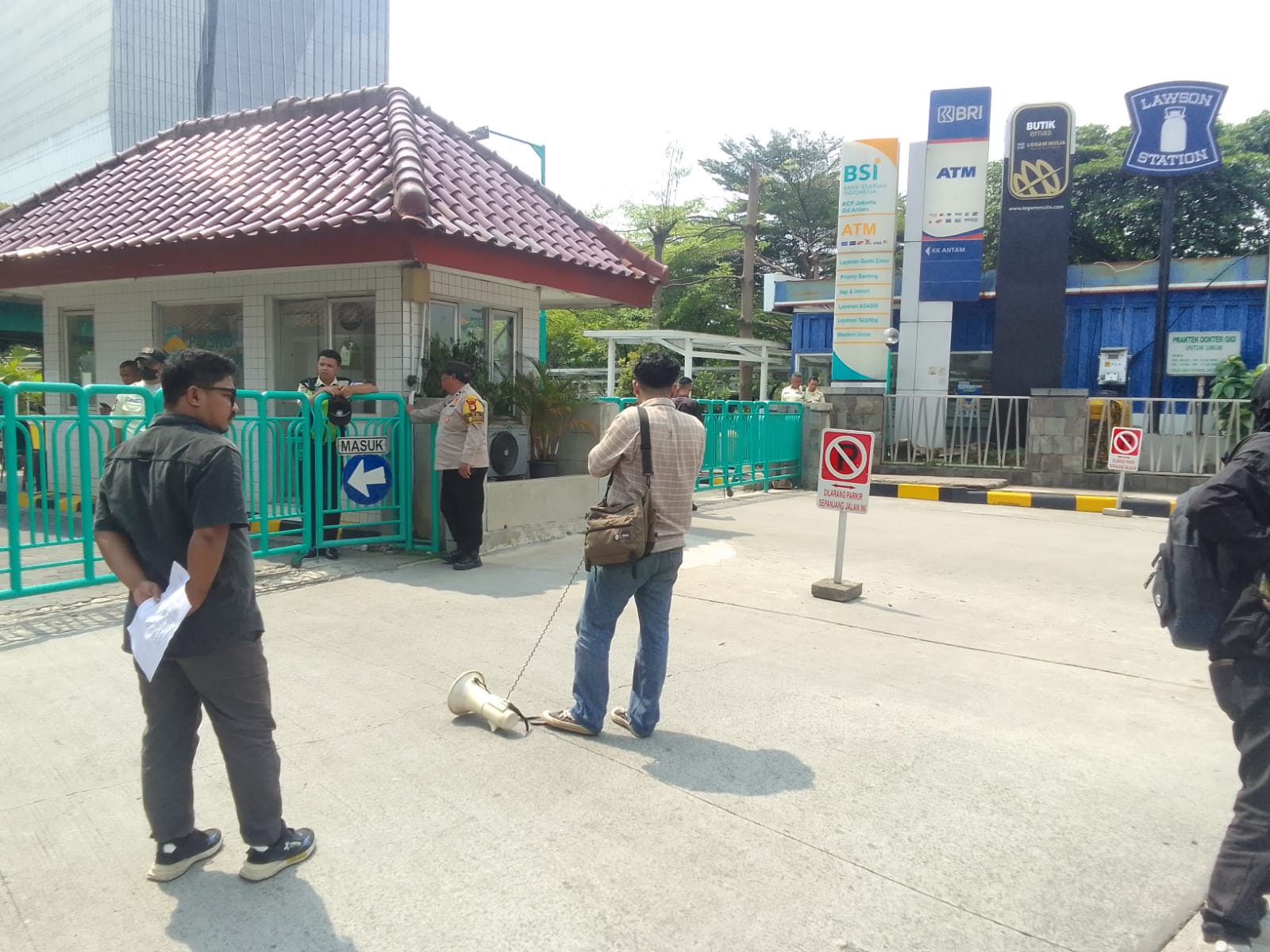 Demo Di Kantor Pusat PT.ANTAM, APMP-Malut Desak Selesaikan Pencemaran di Teluk Buli.