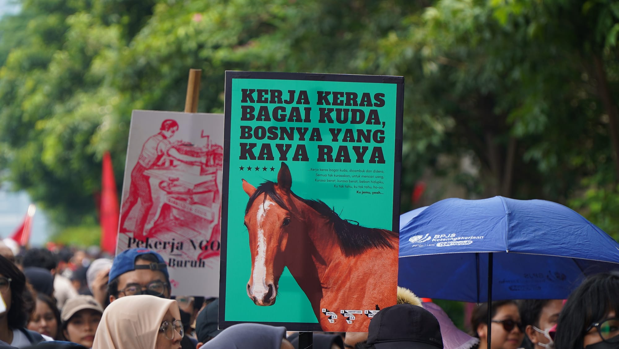 Melalui dan Melampaui Regulasi: SINDIKASI Mendesak Regulasi Ketenagakerjaan yang Berpihak pada Pekerja di Tengah Kondisi Fleksibilitas Kerja dan Eksploitasi