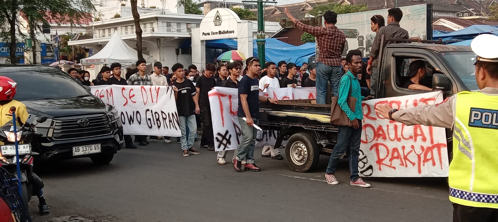 Forum BEM se-DIY Gelar Aksi Refleksi 28 Tahun Reformasi di Titik Nol Yogyakarta, Soroti Penuntasan Kasus HAM