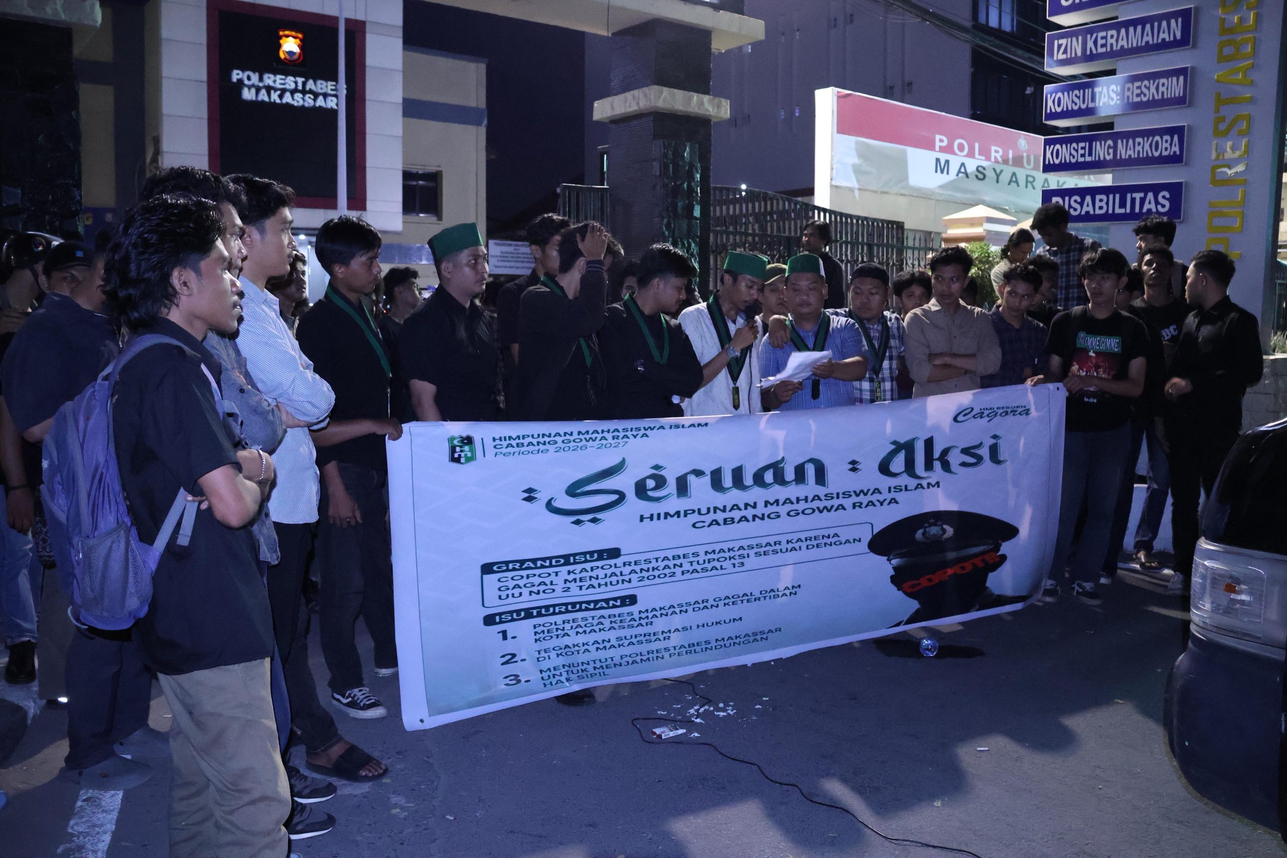 Di Anggap Tidak Becus Menjaga Kantibmas Ratusan kader Hmi Gowa Raya Demonstrasi Desak Mundur Kapolrestabes Makassar