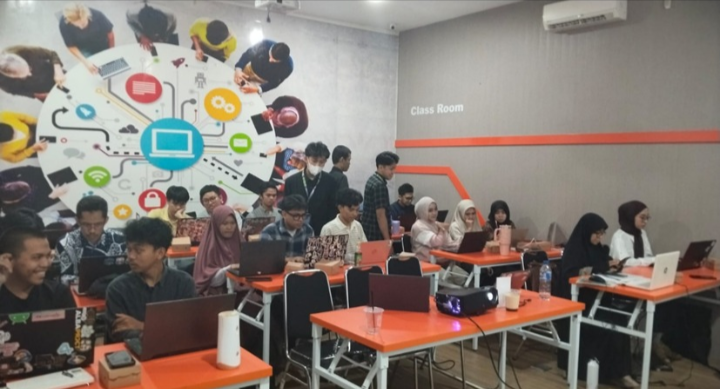 AI Connect Makassar dan Kodeka Labs Bekali Talenta Digital Bangun AI Chatbot melalui Workshop N8N