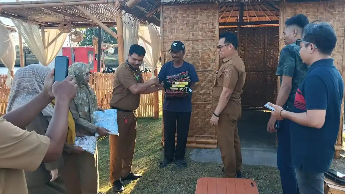 Gotong Royong Pegawai PUPRPKP Takalar Bangun Musala dan WC di Paria Lau’, Demi Kenyamanan Pengunjung