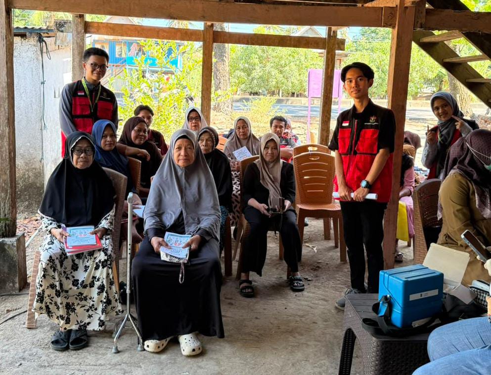 Mahasiswa KKN PK 69 UNHAS Edukasi Masyarakat Desa Corawali tentang Fisioterapi Kardiorespirasi Untuk Pasien TBC