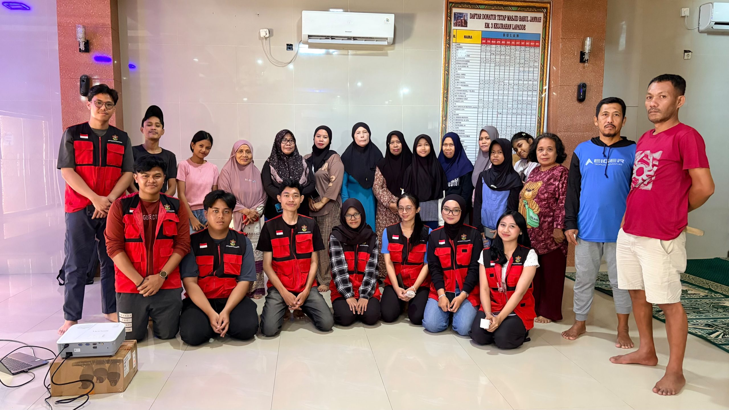 Mahasiswa KKN UNHAS Mengajak Masyarakat Menerapkan Pengelolaan dan Pemilahan Sampah melalui Sosialisasi