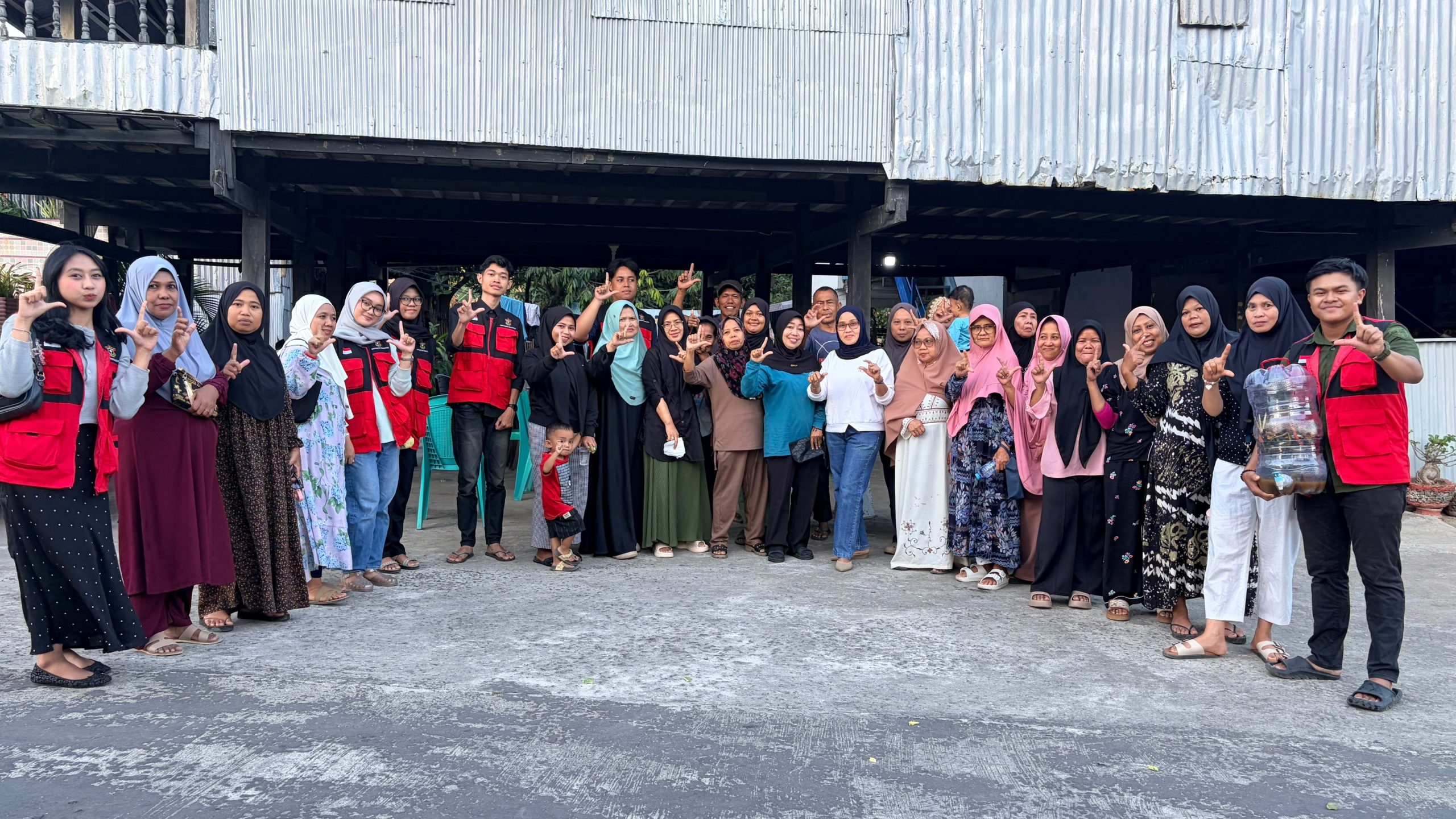 Mahasiswa KKN Unhas Gelar “PIONIR Green Action”, Solusi Inovatif Olah Limbah Rumah Tangga Jadi Pupuk Organik Cair