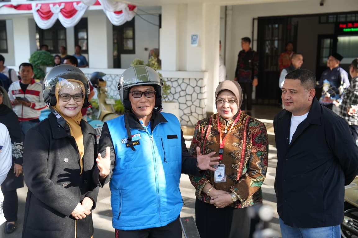 Kepala BKN-Wagub Sulsel dan Wali Kota Makassar Riding Vespa-Tanam Tebuya di CPI