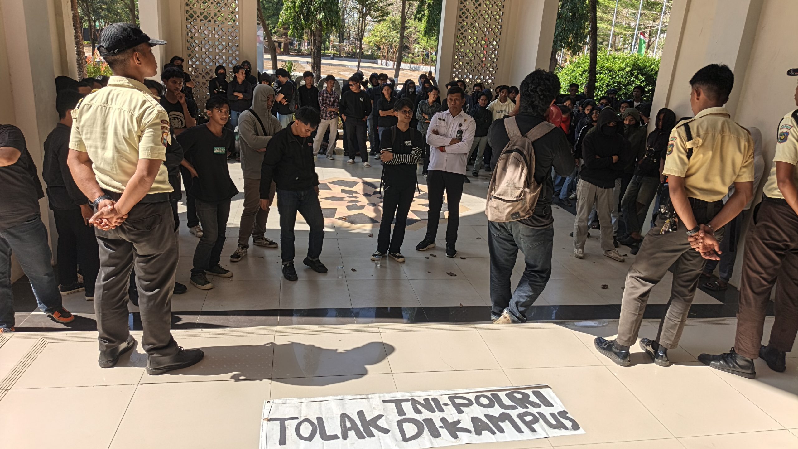 Tolak Militerisasi Kampus! TNI-Polri Bukan Bagian dari Ruang Akademik yang Tidak Berkaitan dengan Tugas Pendidikan