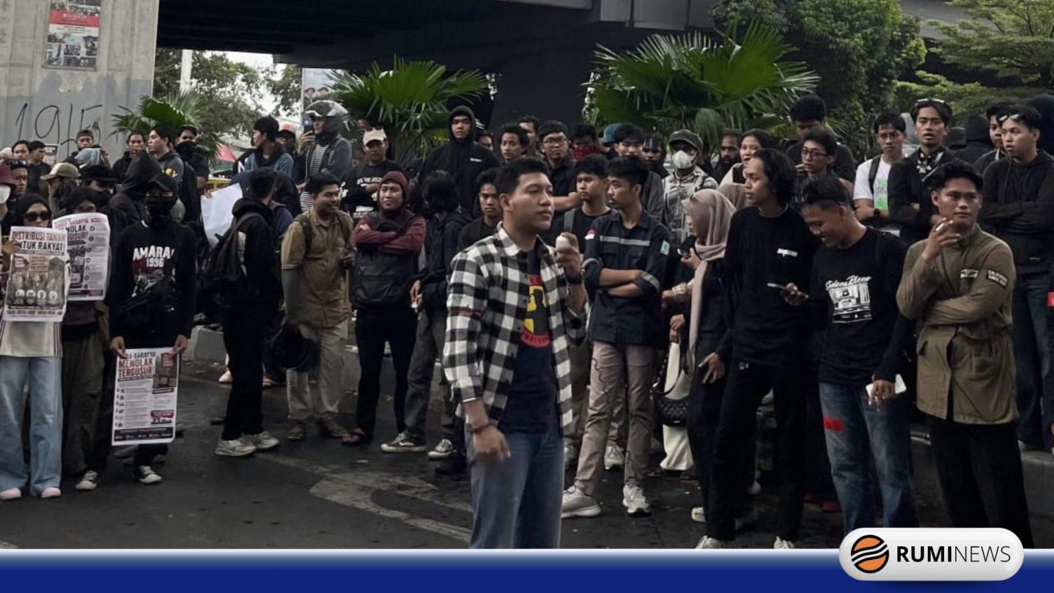 Trauma Kolektif yang Tak Kunjung Sembuh: Pemagaran Mall, Penjarahan Agustus 25 dan Memori Kelam 1998