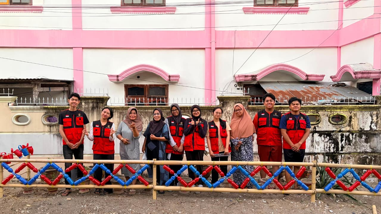 Mahasiswa KKN-T Unhas Optimalkan Pengelolaan Botol Plastik Melalui Daur Ulang