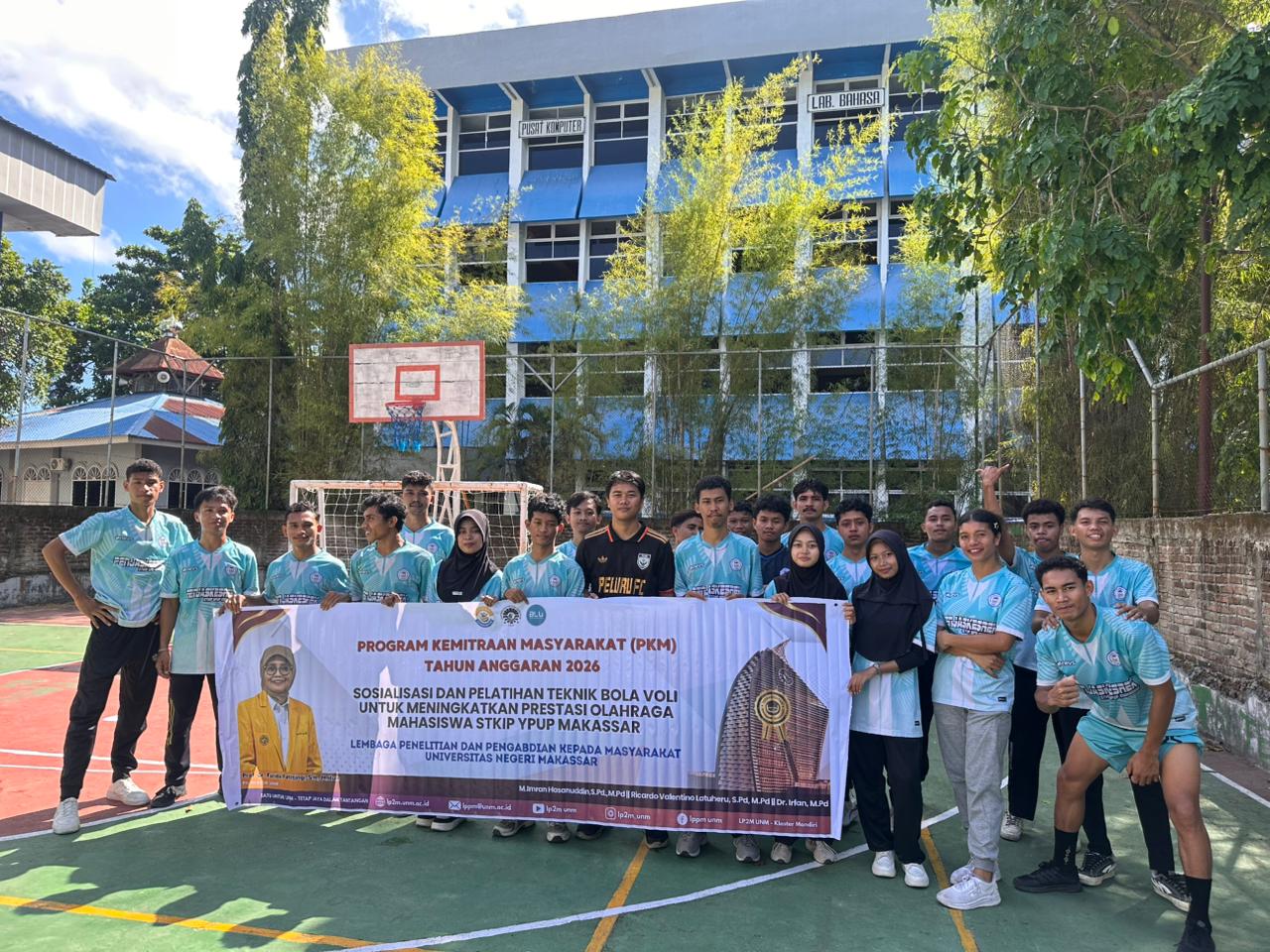 Sosialisasi dan Pelatihan Teknik Bola Voli untuk Meningkatkan Prestasi Olahraga Mahasiswa STKIP YPUP Makassar