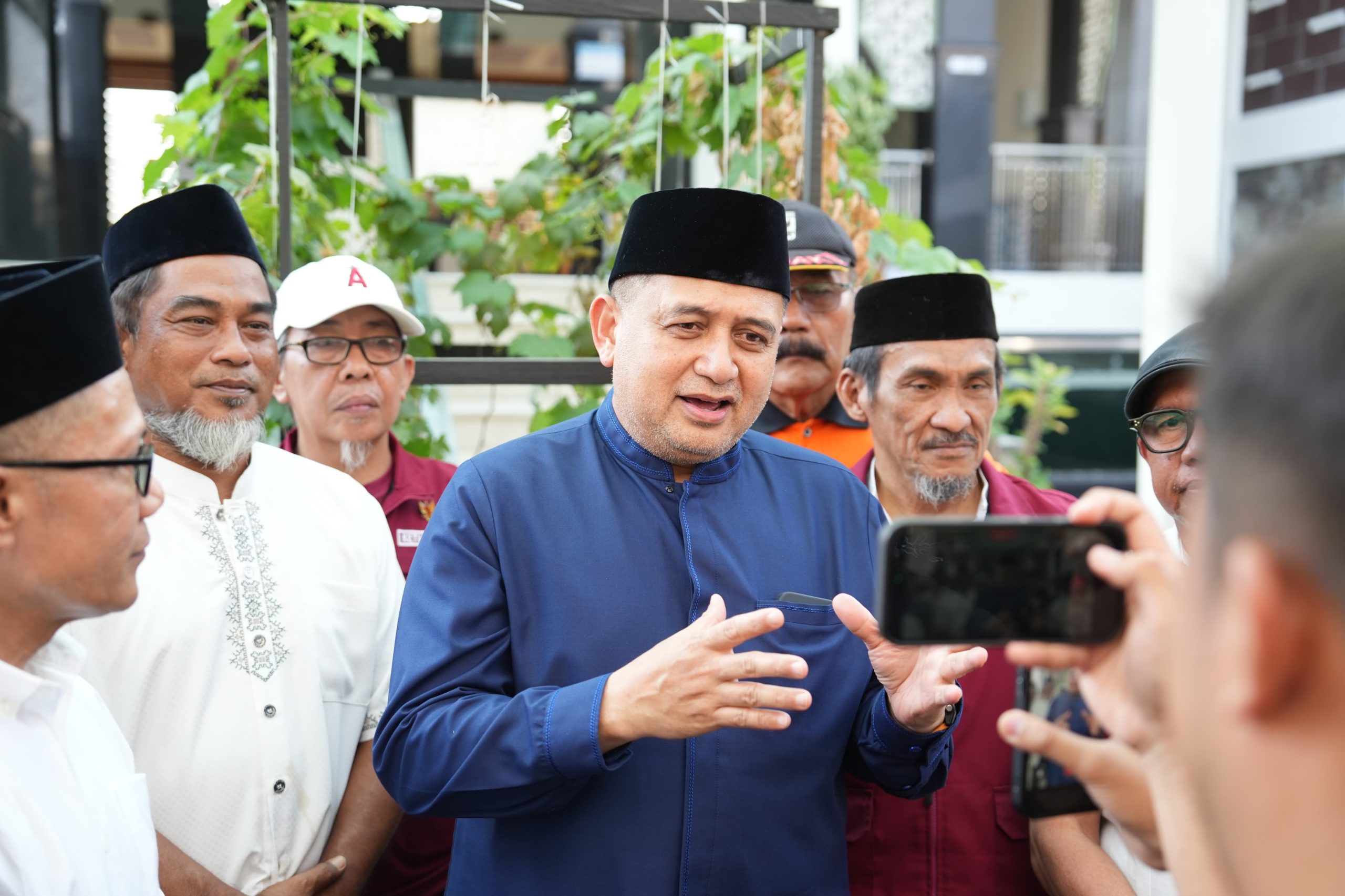 Wali Kota Appi Panen Melon di Bukit Baruga, Urban Farming Masjid Bin Baz Bakal Jadi Percontohan