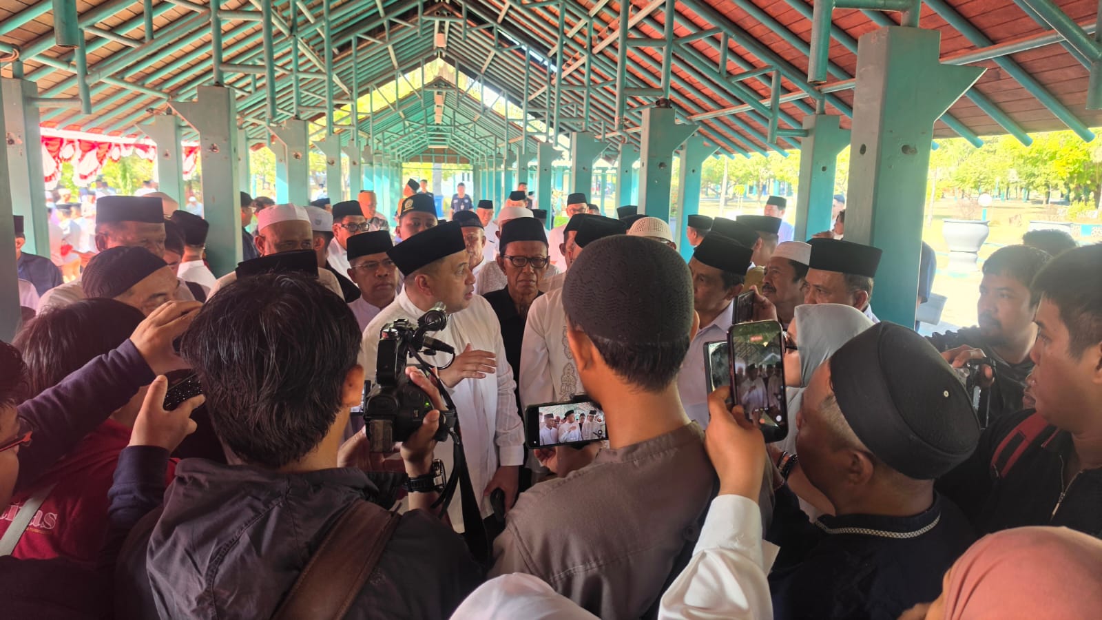 Usaha Sambil Doa, Pemkot Makassar Kerahkan Tangki Air, Sumur Bor hingga Salat Istisqa Minta Hujan