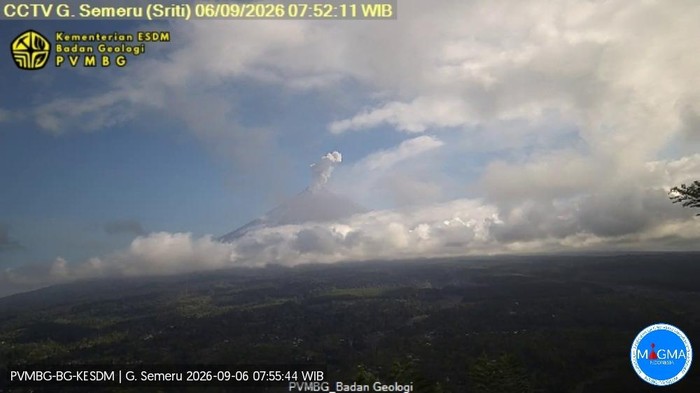 Gunung Semeru Erupsi