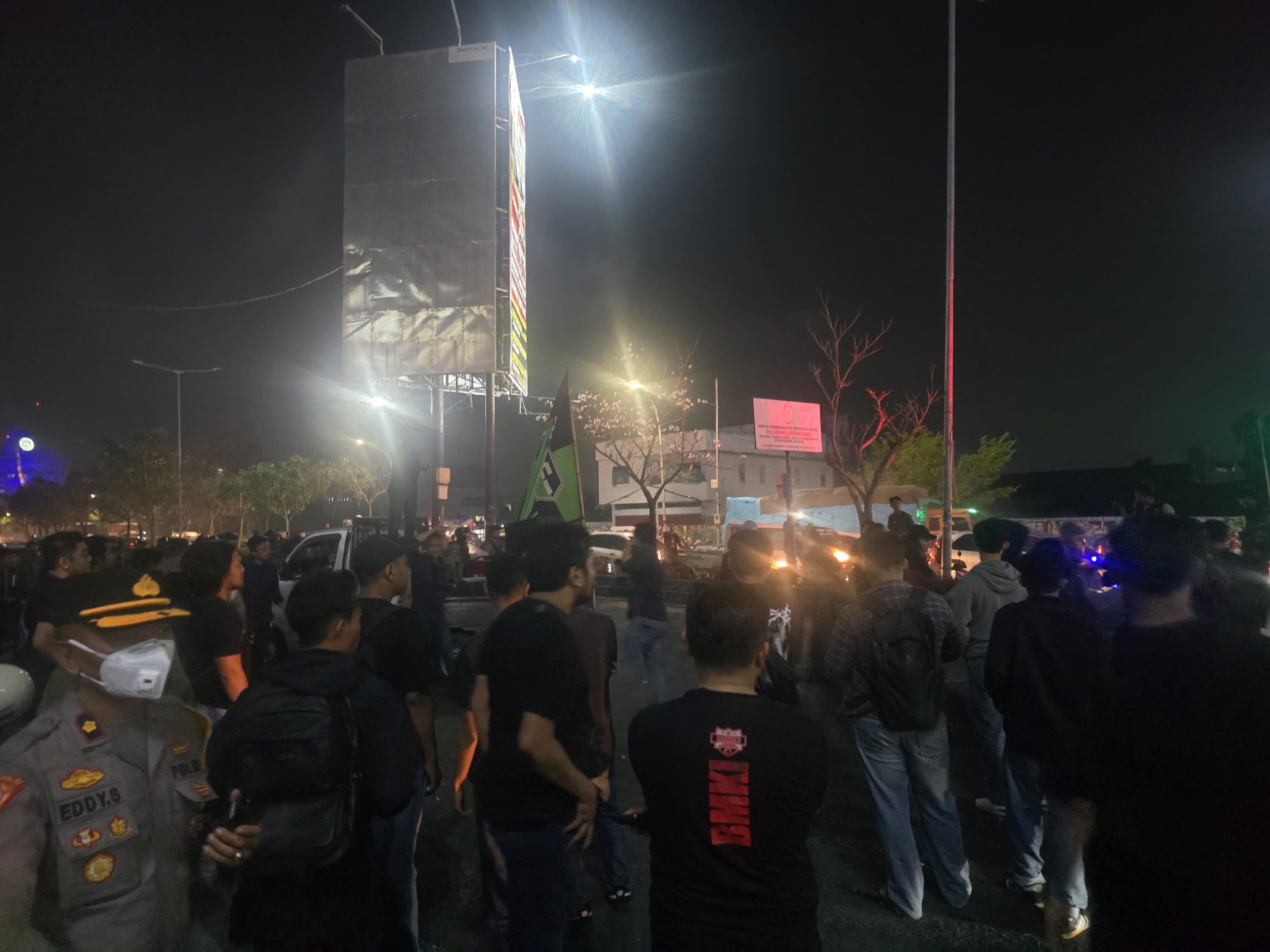 HMI Cabang Makassar Menduduki Bundaran Pettarani, Usung Tujuh Tuntutan dan Desak Pencopotan Dirintelkam Polda Sulsel
