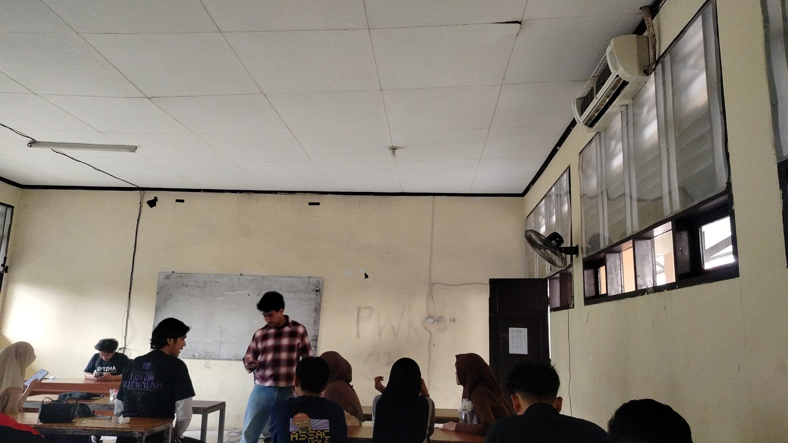 Mahasiswa FST UIN Alauddin Keluhkan Minimnya Fasilitas Akademik, Pardi Desak Fakultas Segera Bertindak