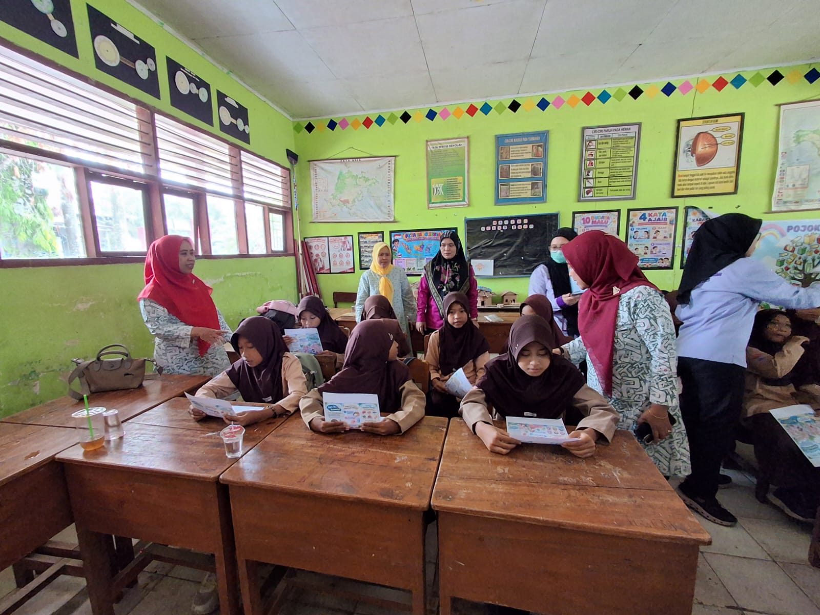 Dosen Kebidanan Poltekkes Kemenkes Makassar Berdayakan Remaja Putri untuk Cegah Anemia Sejak Dini di SDN Anasappu Kec.Bomtonompo Kabupaten Gowa