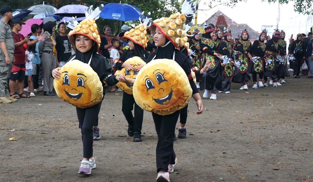 Karnaval Bakpia Day #14 di Yogyakarta Bagikan 27.000 Bakpia Gratis